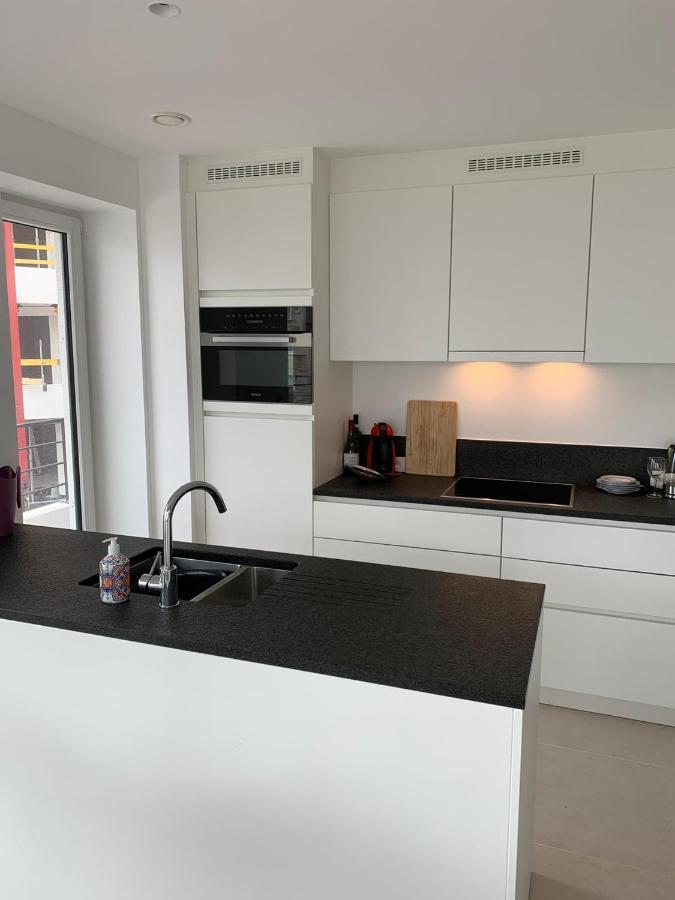 Lichtrijk 2-slaapkamerappartement Met Zeezicht En Gratis Parking